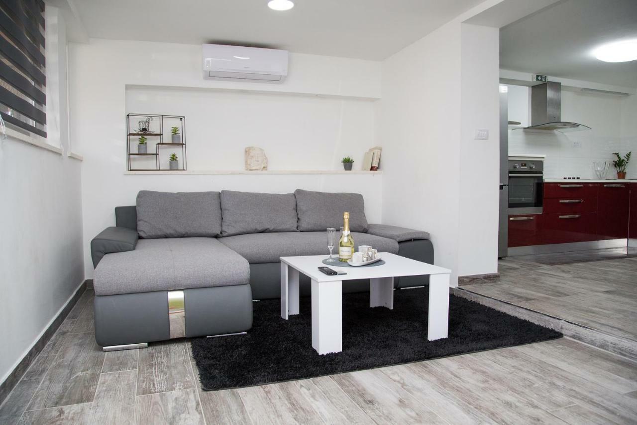 Charming Apartment Momisa Kastela Luaran gambar